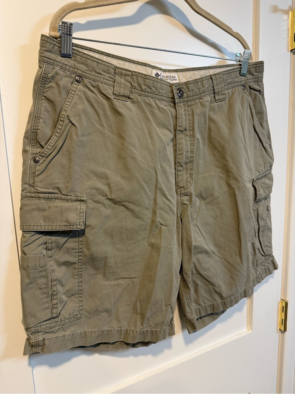 Columbia Men’s Gray Cargo Shorts - Size 36 - Picture 2 of 6